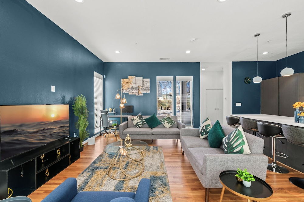 Trendy 3BR I Free Parking I Workspace
