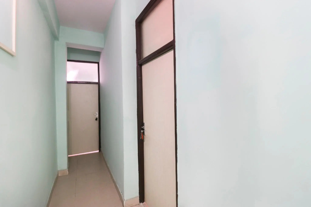 OYO 70577 Hotel Shlok Inn