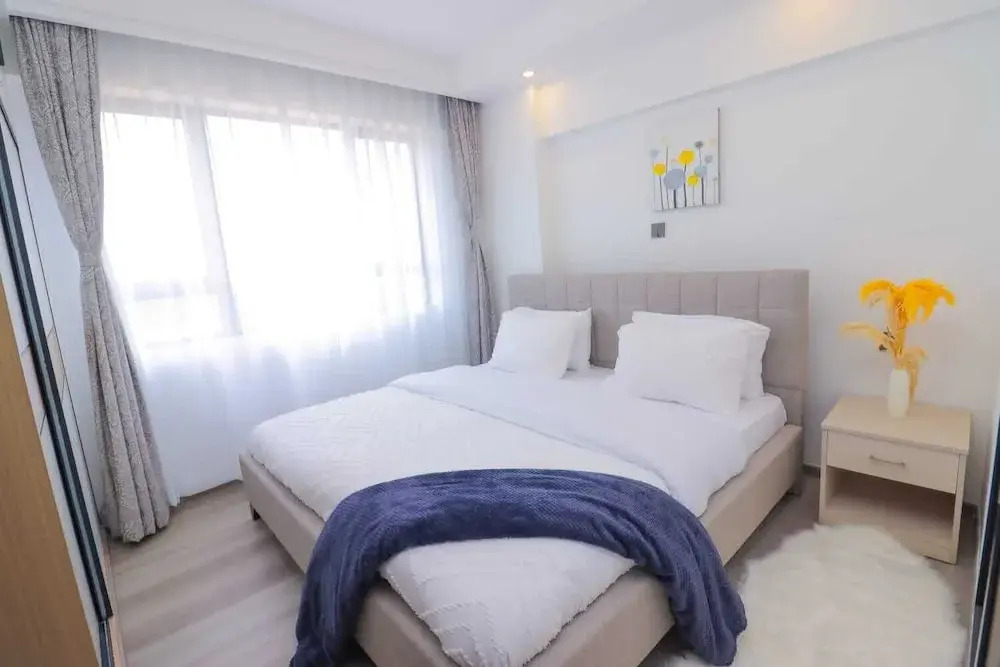 Lux Suites City Oasis Apartments