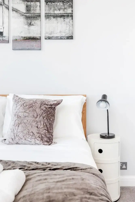 Stylish Riverview Apt with Roof Terrace