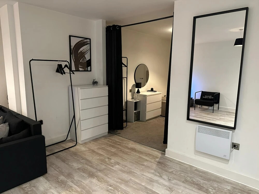 Birmingham/solihull 1-bed Apt, Sleeps 3 w/ Parking