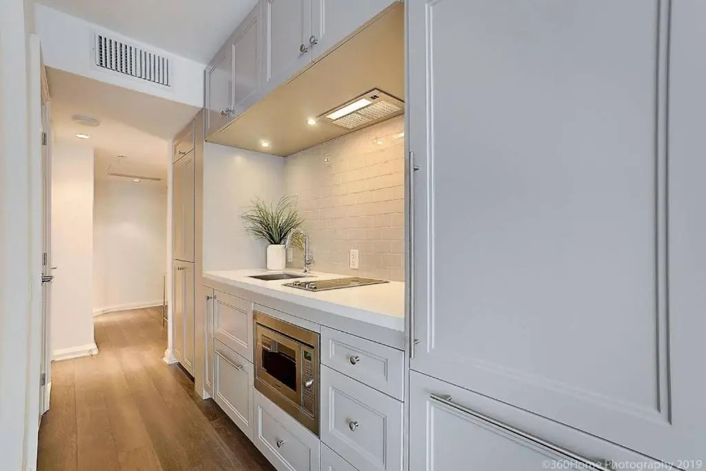 Instant Suites - Stunning Designer Studio in Yorkville