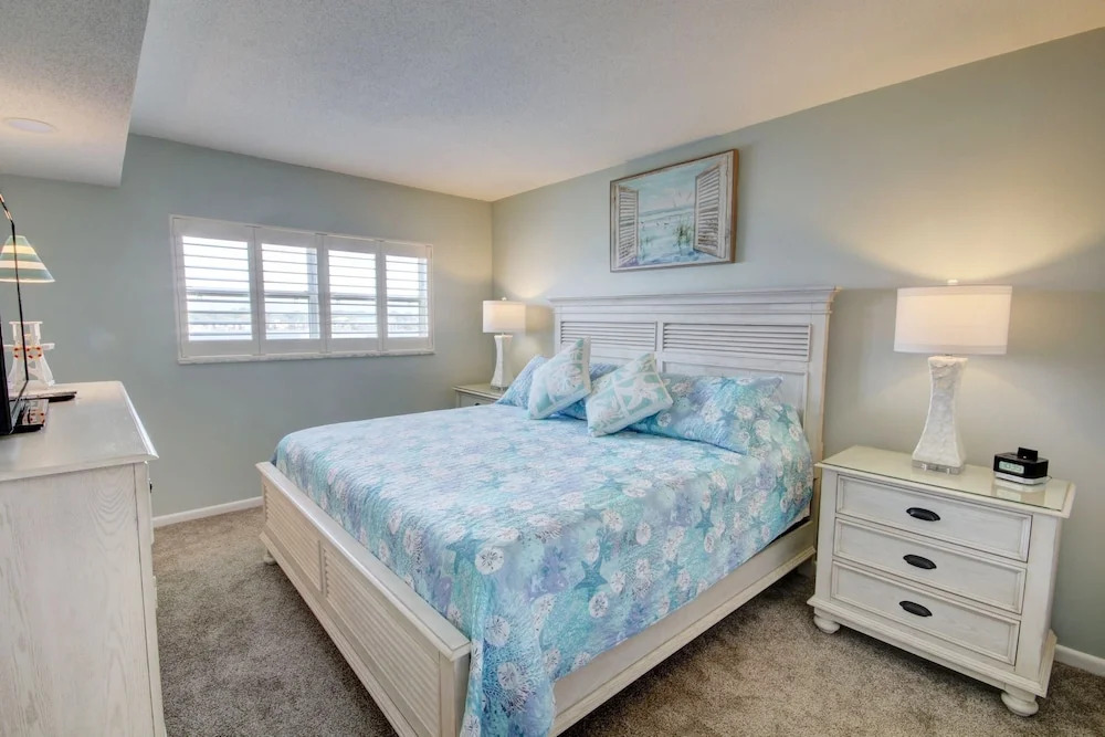 554 El Matador 1 Bedroom Condo by RedAwning