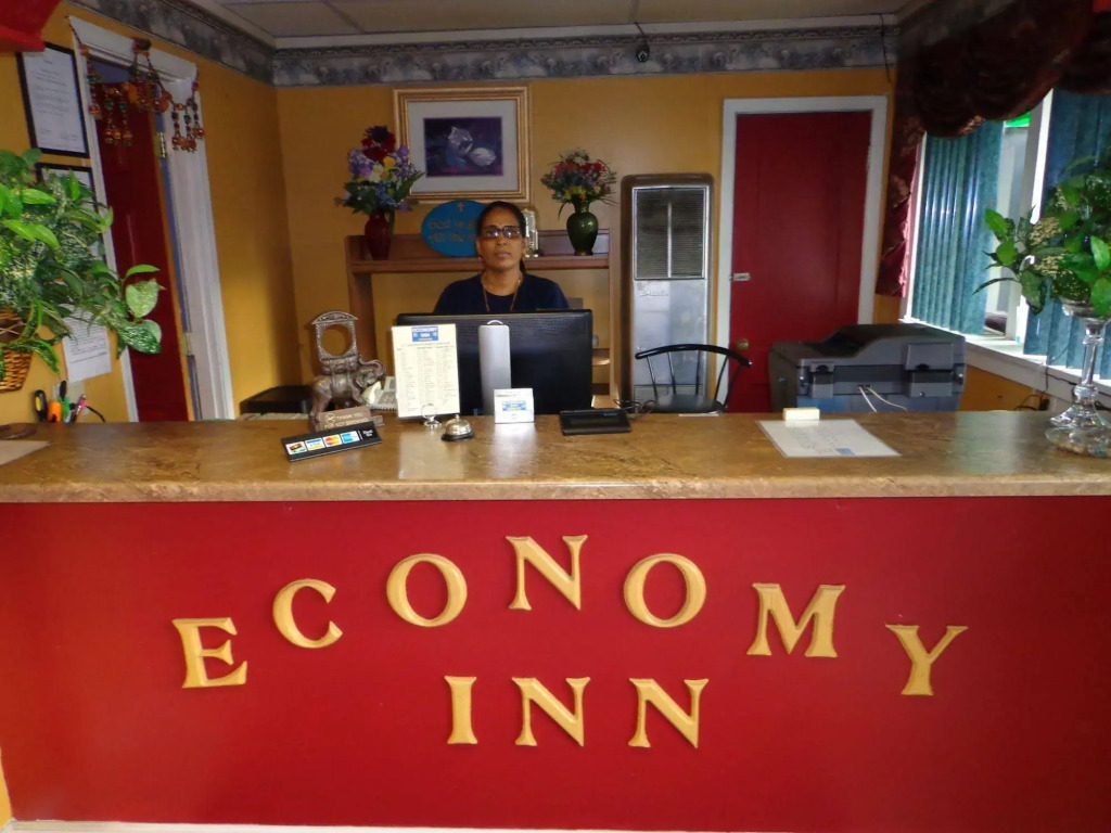 Economy Inn Express Warren