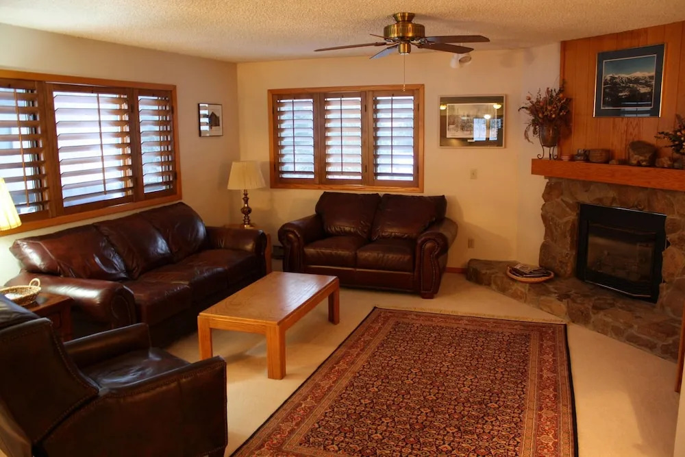 Woods Manor 302A - 2BR Condo