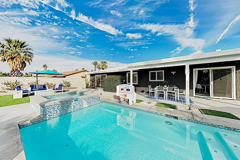 Gated Mountain-view Haven W/ Pool, Hot Tub And Firepit 3 Bedroom Home