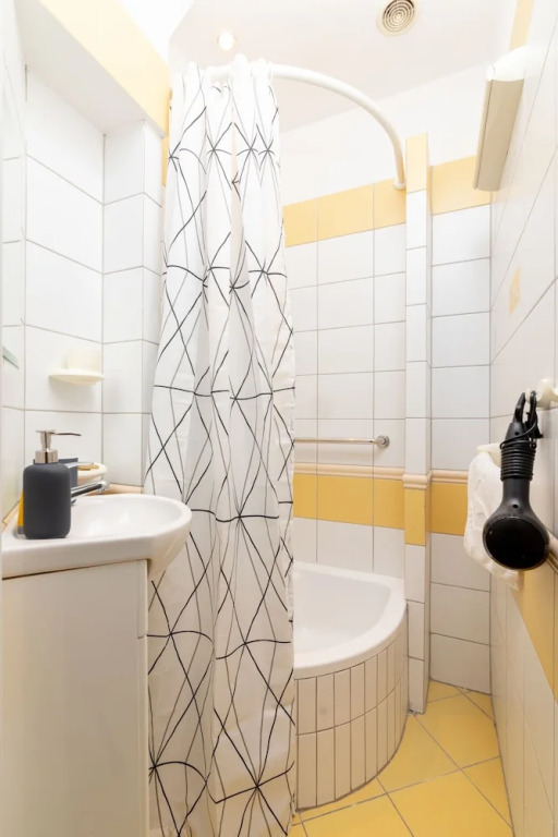 Chmielna Central Warsaw Apartment