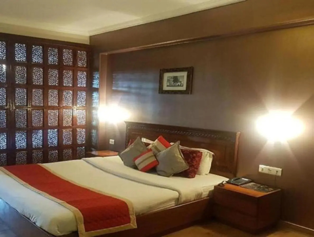 Wingait Inn - Hotel Near The Mall Road