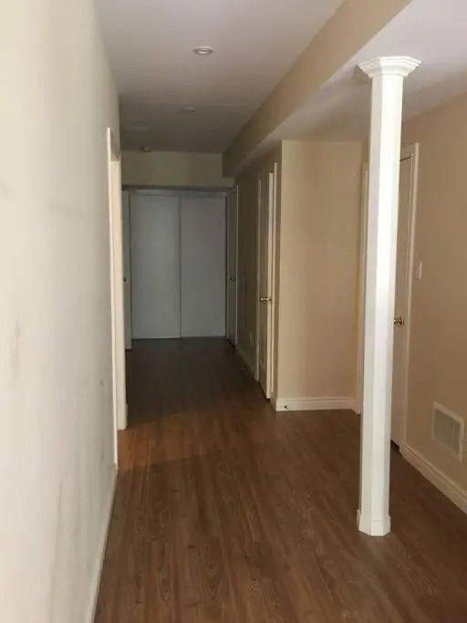 Pet friendly, Walkout Ravine basement