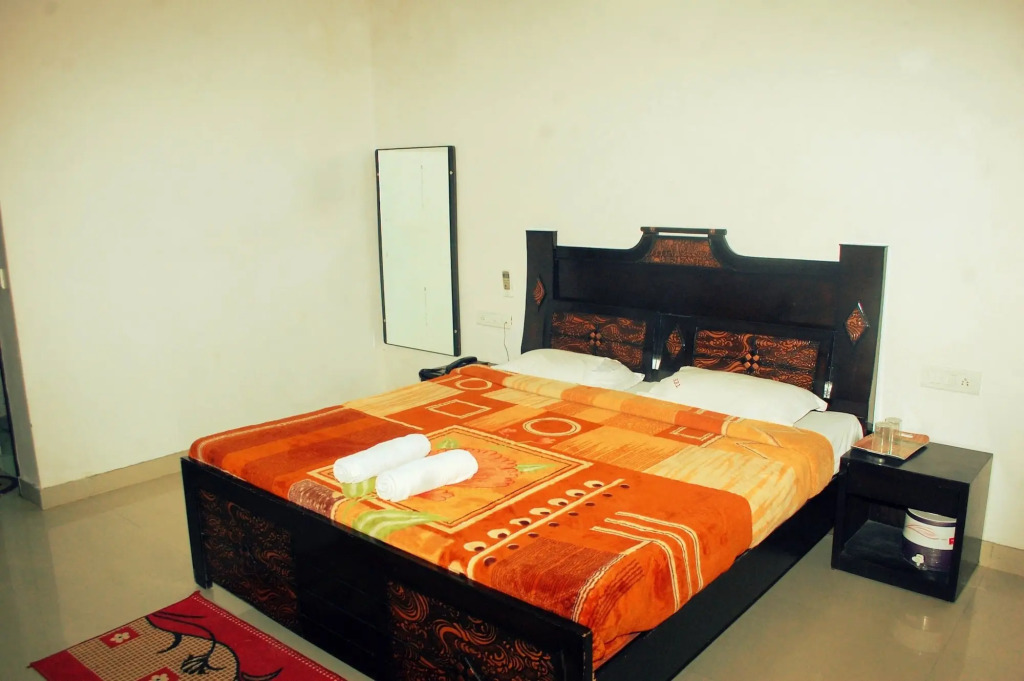 Rang Bhawan Inn- A Lake View Hotel