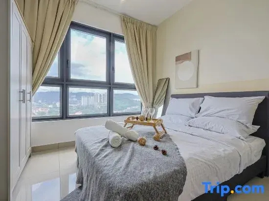 Stylish 4BR M Vertica Walk to MRT & Velocity Mall