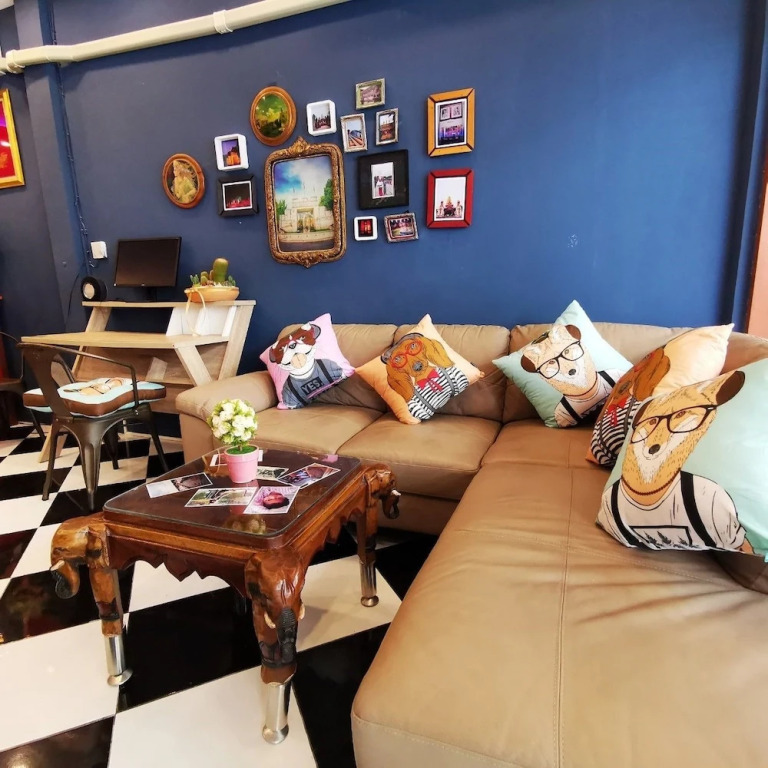 D​ Luck​ Hostel