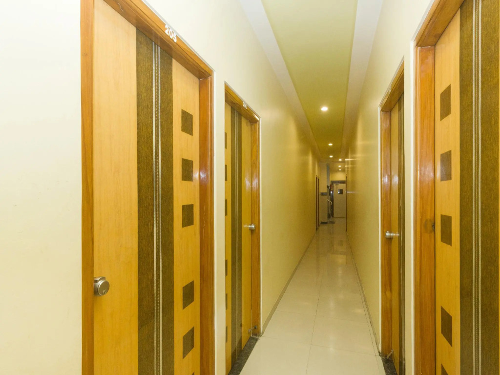 OYO Flagship 18893 Hotel Shweta