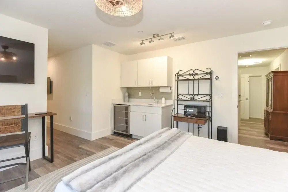 The White House On Flagler Beach - Unit 12 1 Bedroom Apts