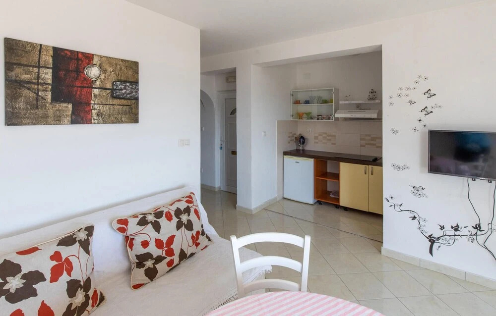 Awesome Apartment in Klek With Wifi and 2 Bedrooms