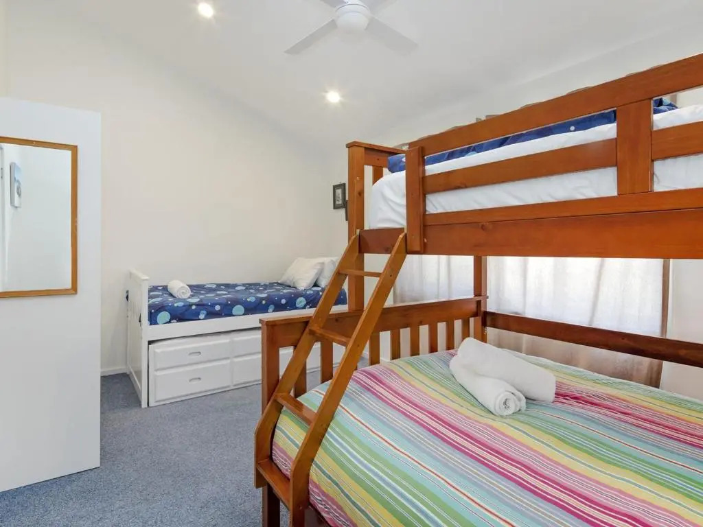 'Matilda' - Spacious & centrally located with great lake views
