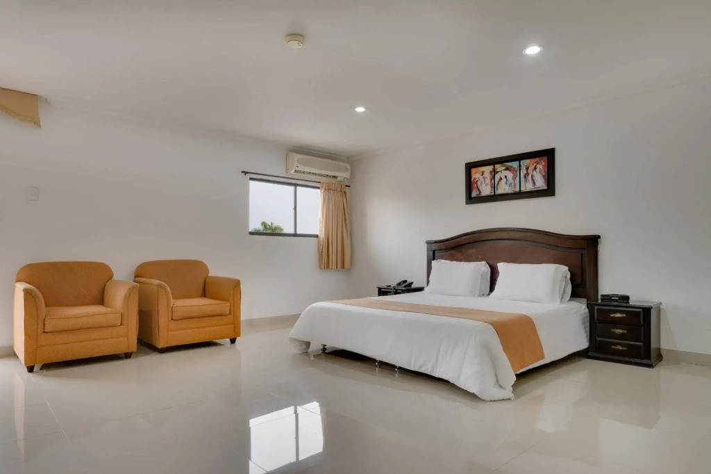 Hotel Puerta de Oro
