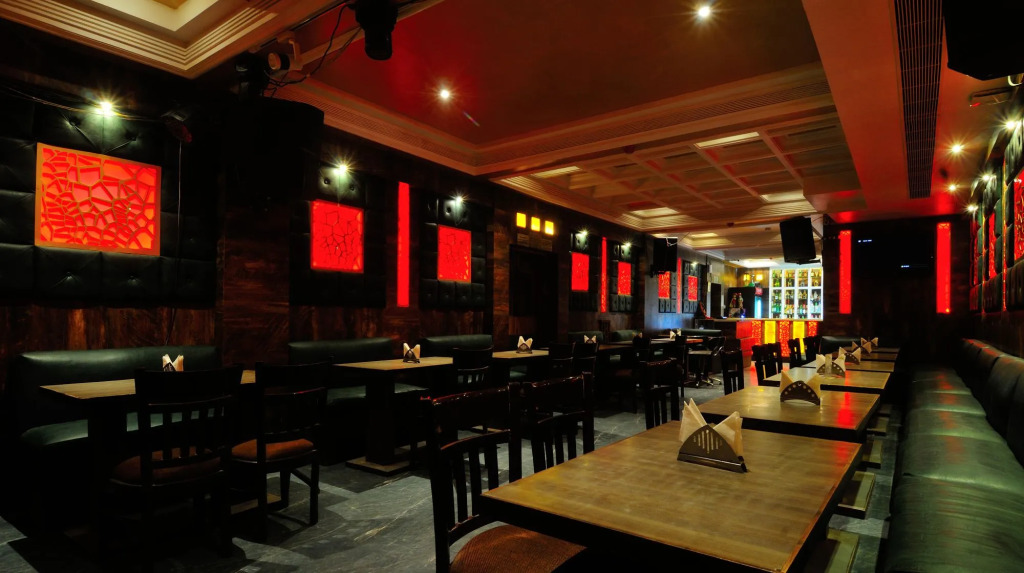 The Gold Regency - 02 Mins from New Delhi Railway Station