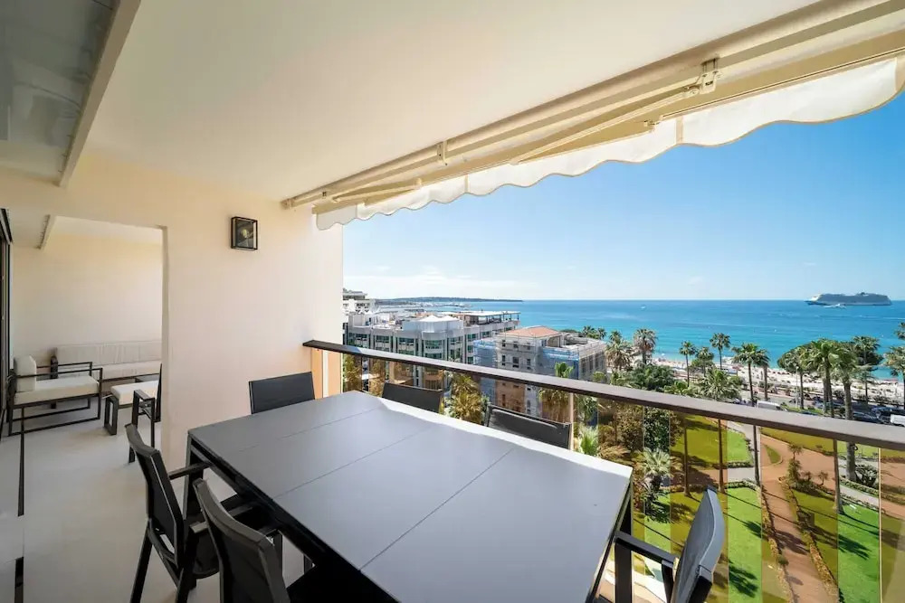 Charming Oasis With Terrace 4 BD/ 8P - Cannes