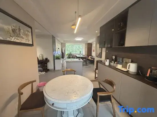 Qingdao Youshe Linhai Homestay (Golden Lion Plaza Branch)