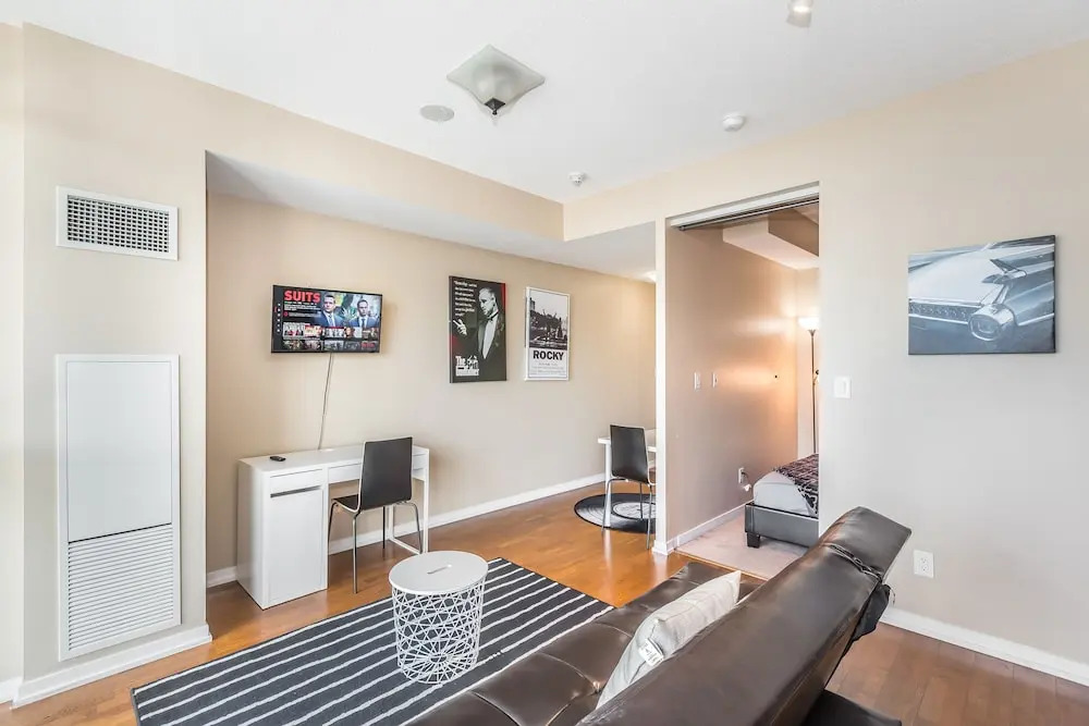 The Corporate Suite - Maple Leaf Square