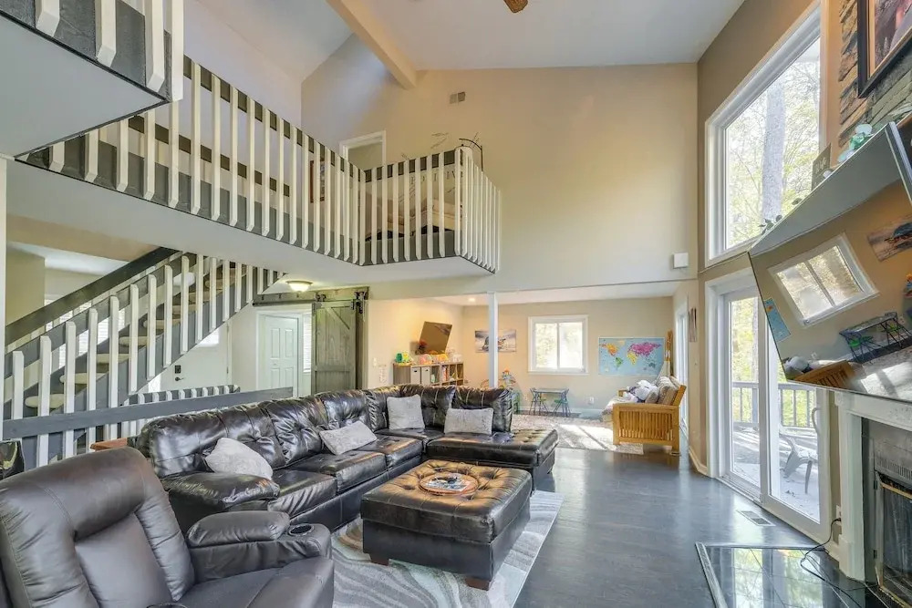 Spacious & Serene Lake Ridge Retreat w/ Game Room!