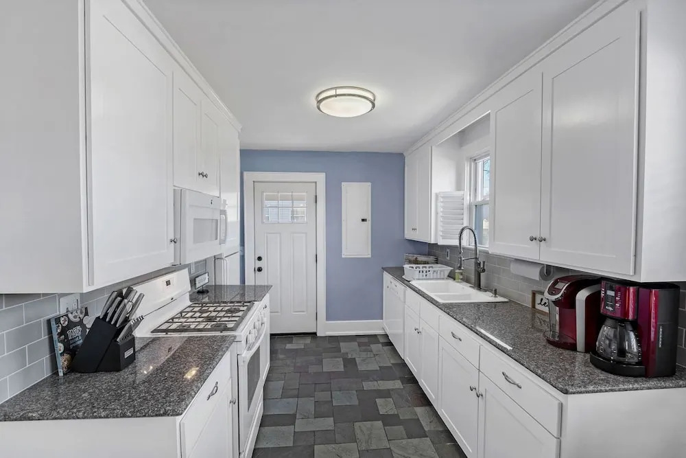 Bluebird Bungalow Chic Home, Quiet Neighborhood