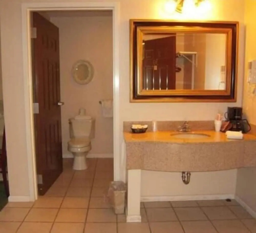 Colonie Inn and Suites