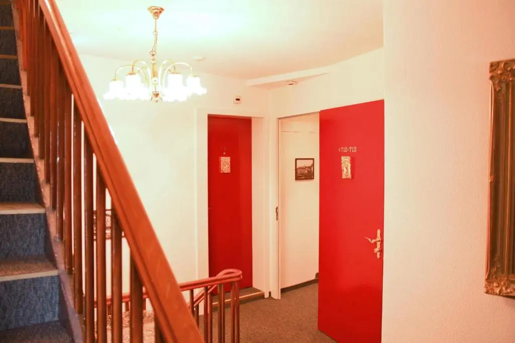 ROESLI Guest House