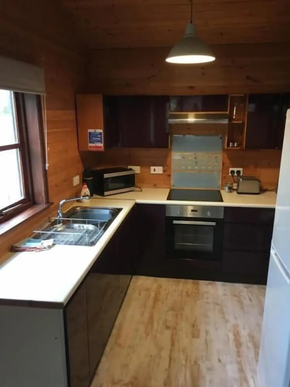 Shrew Lodge-woodland Lodges-Hot Tub-Pembrokeshire-Tenby