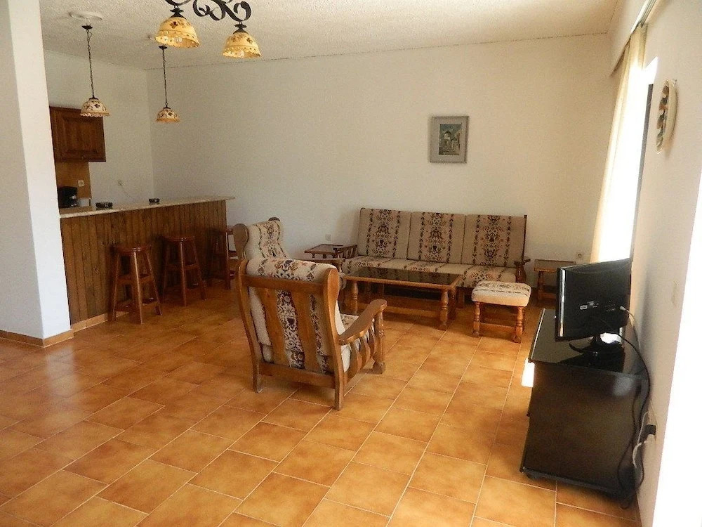 Marou Hotel