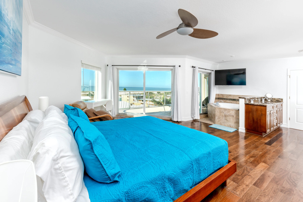 Luxury Spacious Penthouse Beach View Treasure Island Pool HotTub