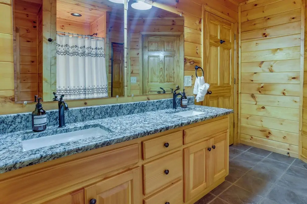 Ellijay Cabin Rental w/ Hot Tub & Resort Amenities