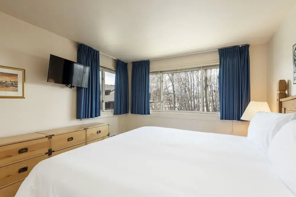 Snow Flower 141 2 Bedroom Condo by RedAwning