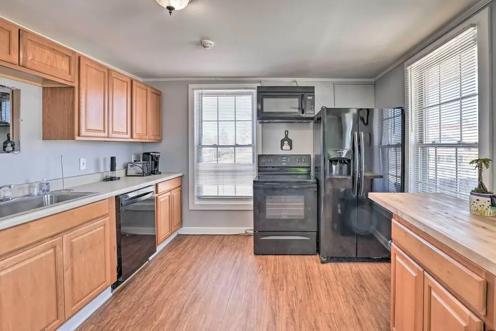 Downtown Canandaigua Apt: 1 Mi to Lake & Pier!