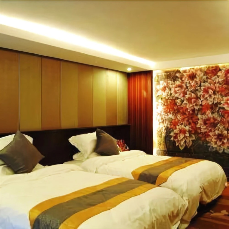 Huayu Qicai Multi-level Hotel