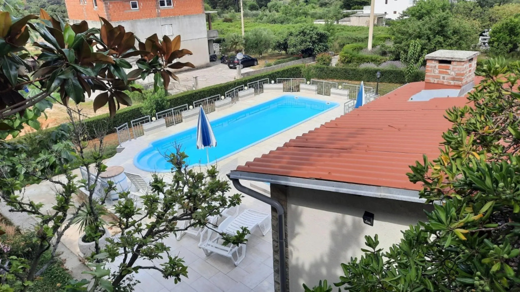 Ankica - pool & garden - A1(9)
