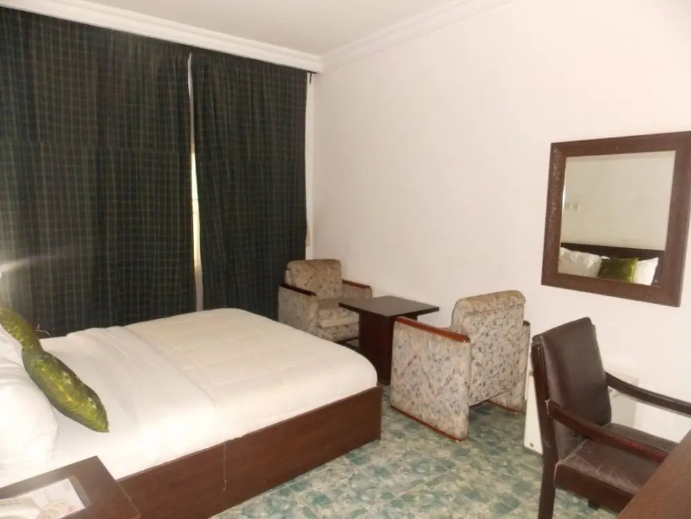Thornberry Savannah Suite Hotel