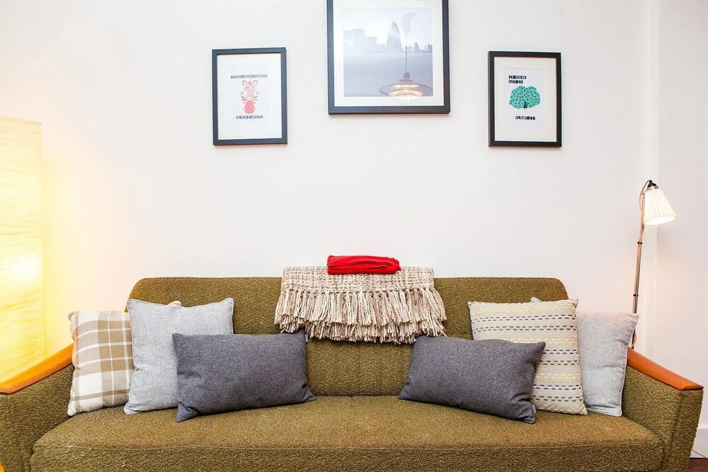 Quintessential 2 BR London Bridge Apartment