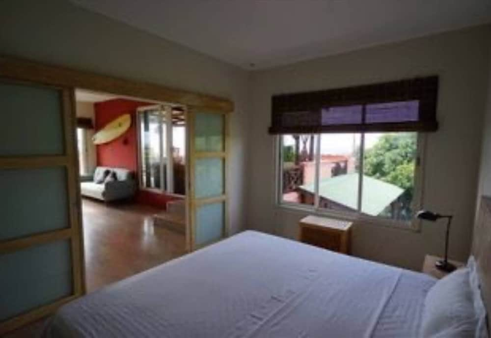 Ocean View Guesthouse in Tamarin, Pool, Sunset