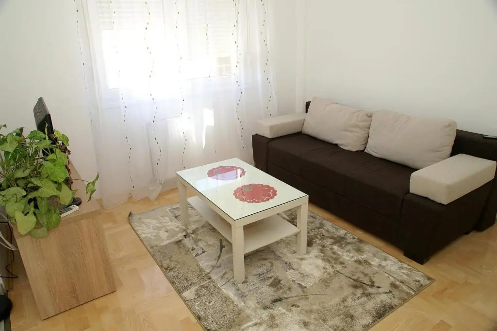 Apartment Max