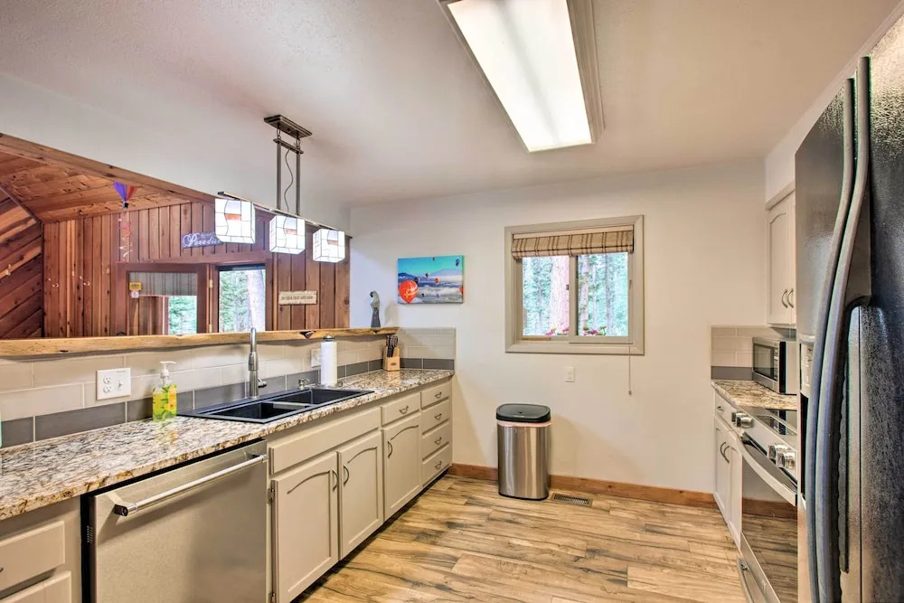 Angel Fire Cabin: Hot Tub, Fire Pit & Trail Access
