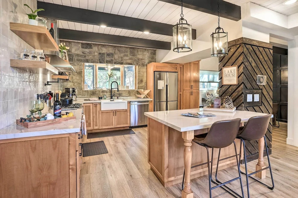 Luxe Timberland Villa w/ Lake Arrowhead Access
