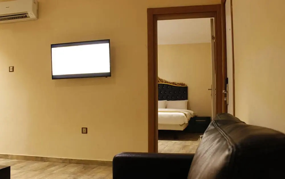 Ellyxville Hotel