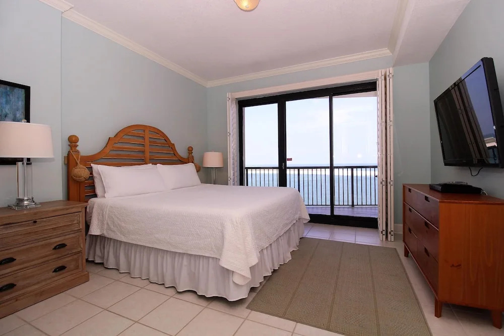 Grand Pointe 702