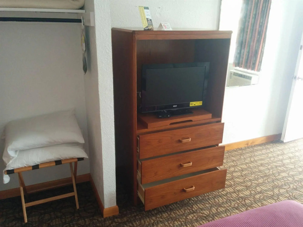 Pink Champagne Boutique Motel