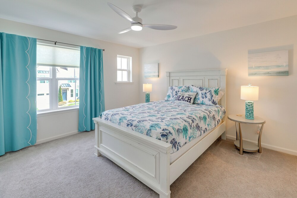5 Mi to Bethany Beach: Modern Gem w/ Pool Access!