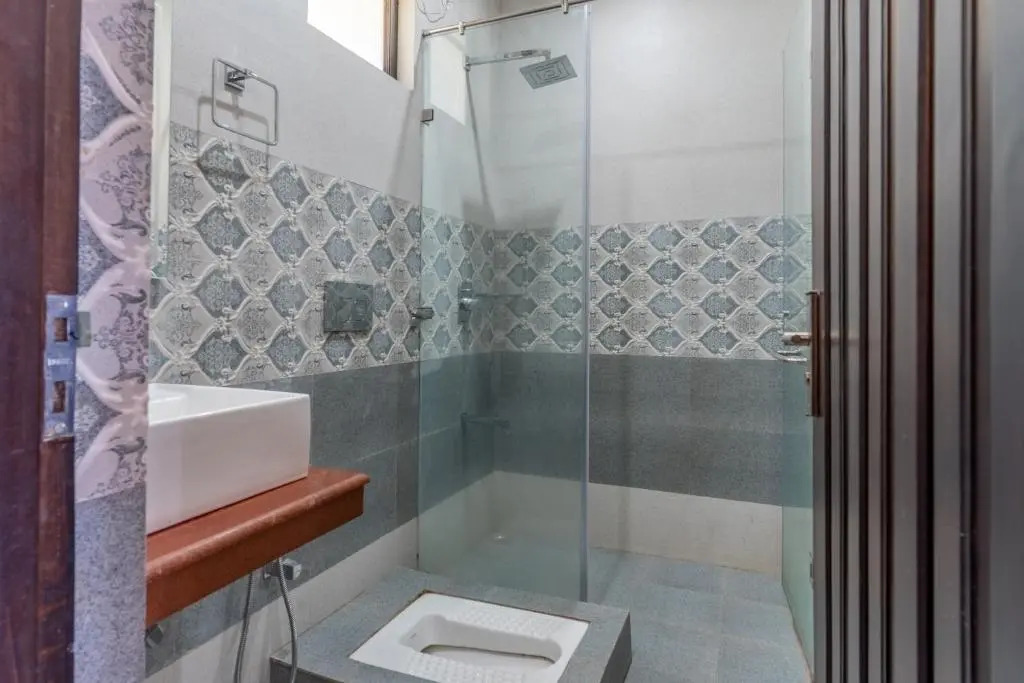 SaffronStays Willow Castle, Bhimtal - Pet-Friendly Home Near Bhimtal Lake