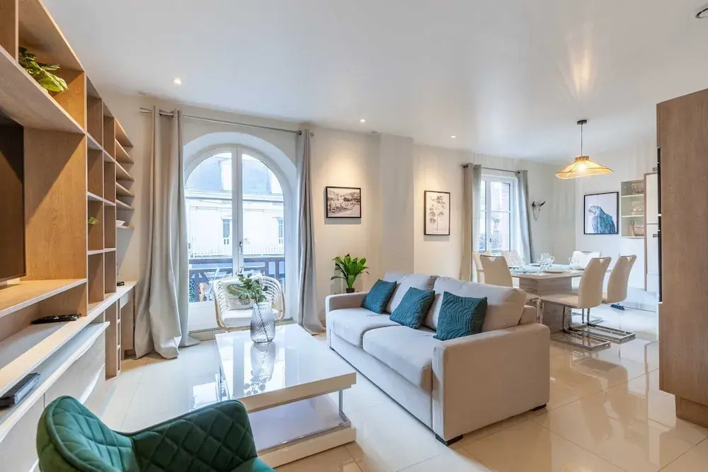 High-end 75m2 Apartment - Place Morny