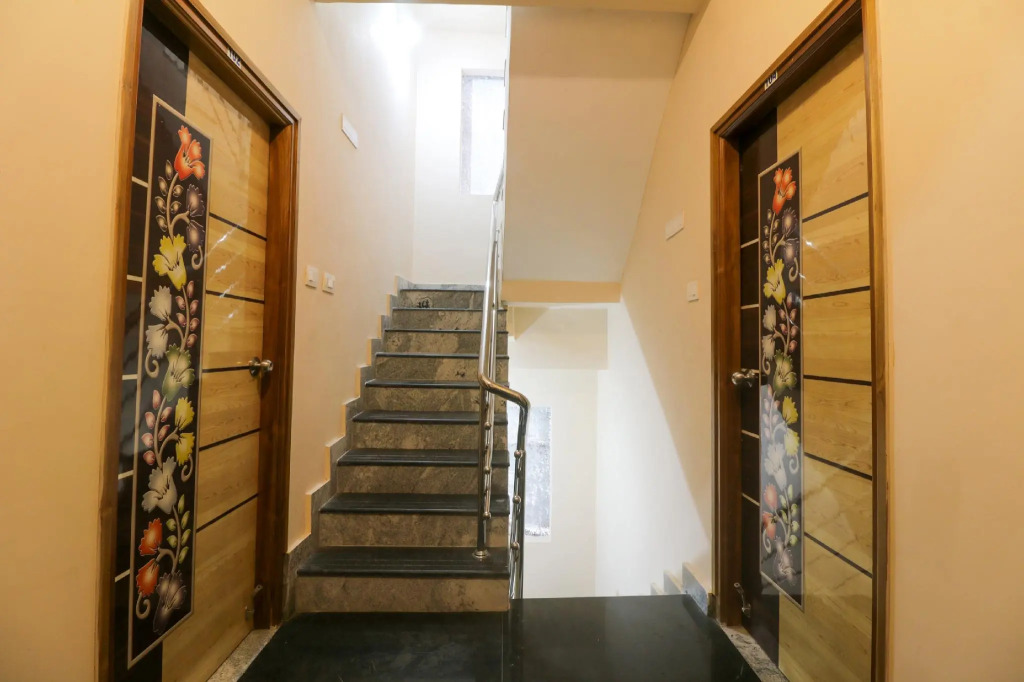 Super Hotel O Karakambadi Road Near Leela Mahal Circle